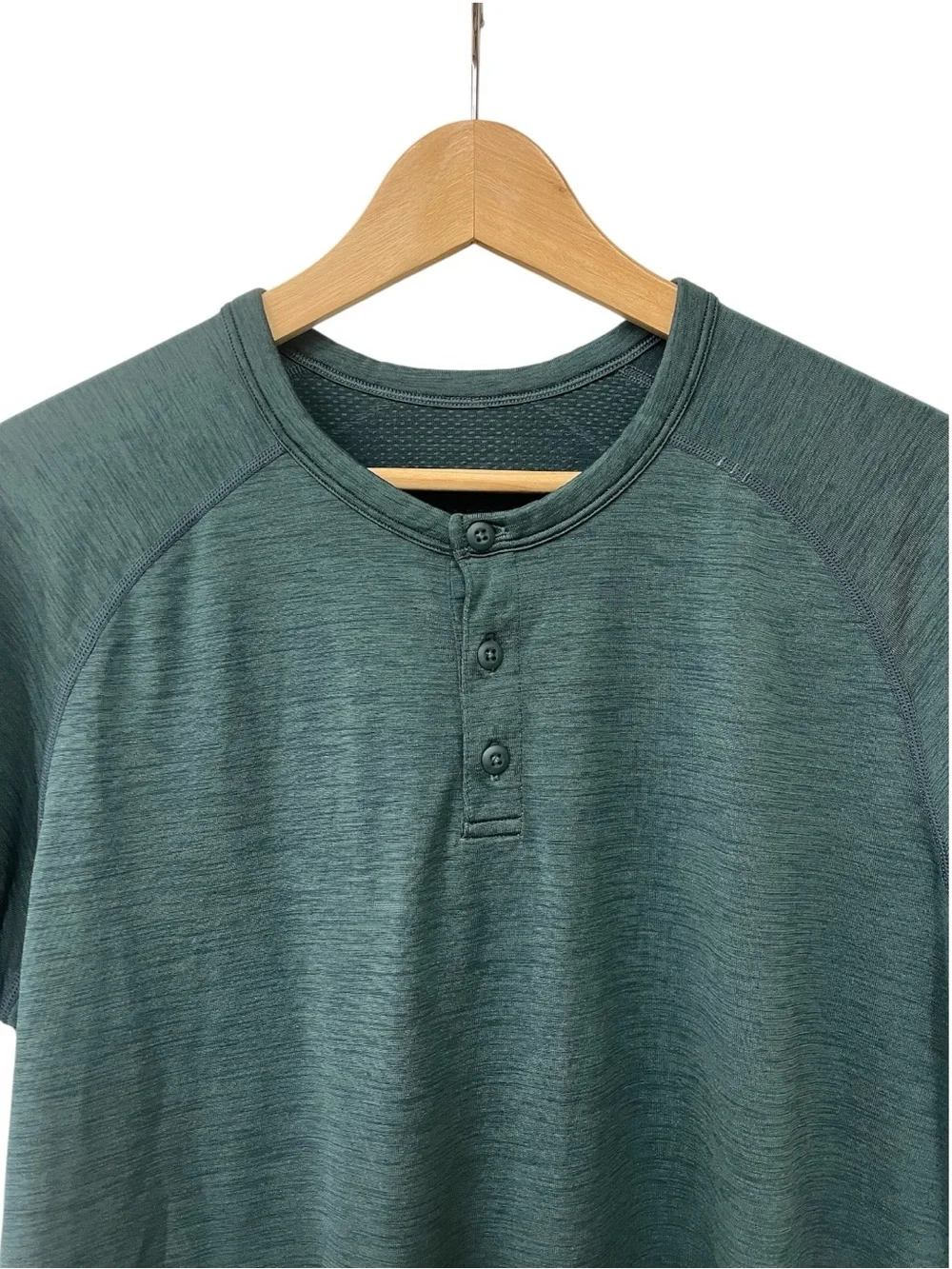 Lululemon Metal Vent Tech Henley Shirt Mens Green Short Sleeve Training L